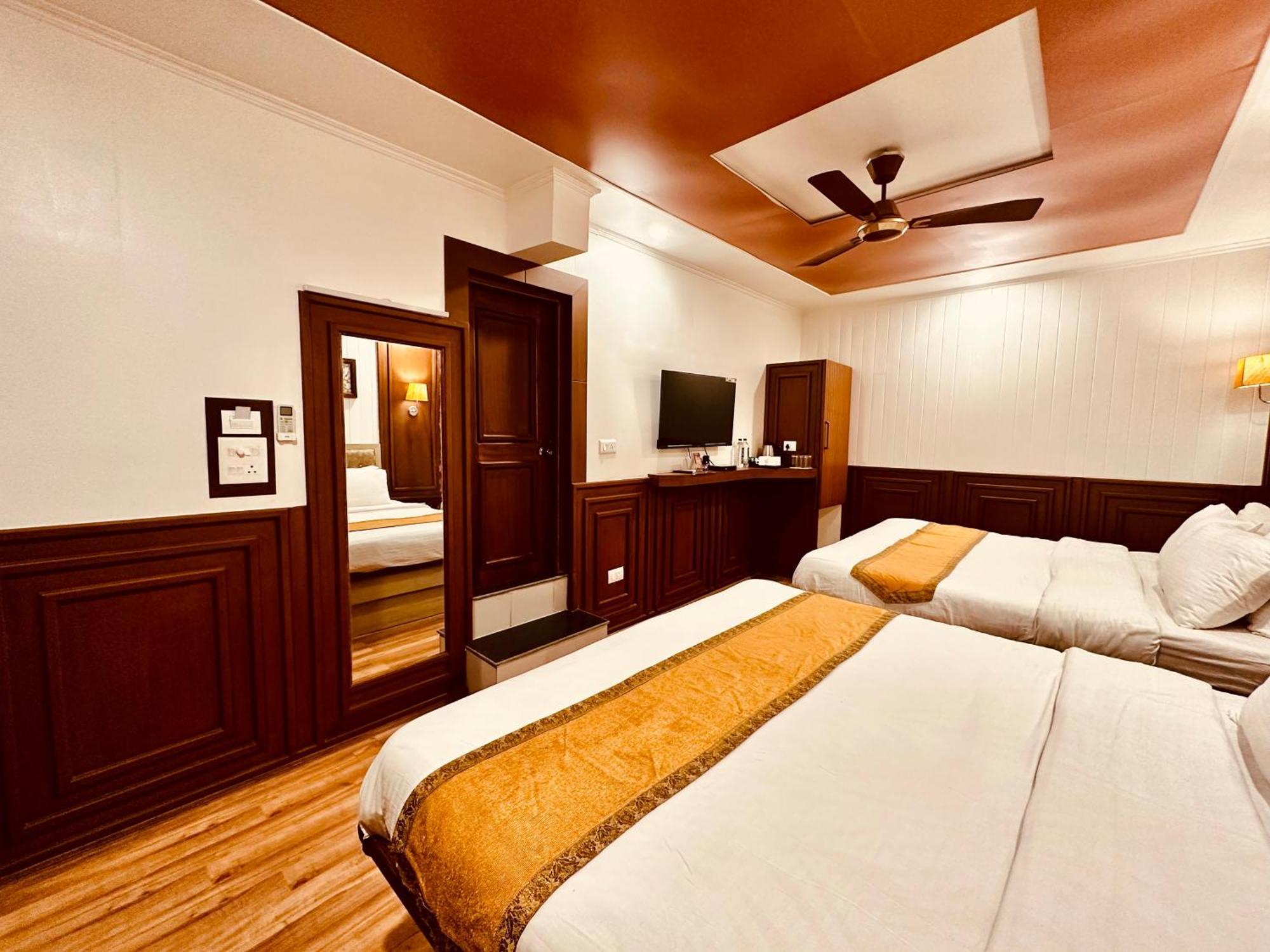 Walisons Hotel Srīnagar Exterior foto