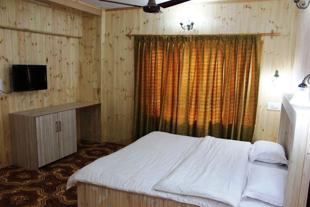 Walisons Hotel Srīnagar Exterior foto