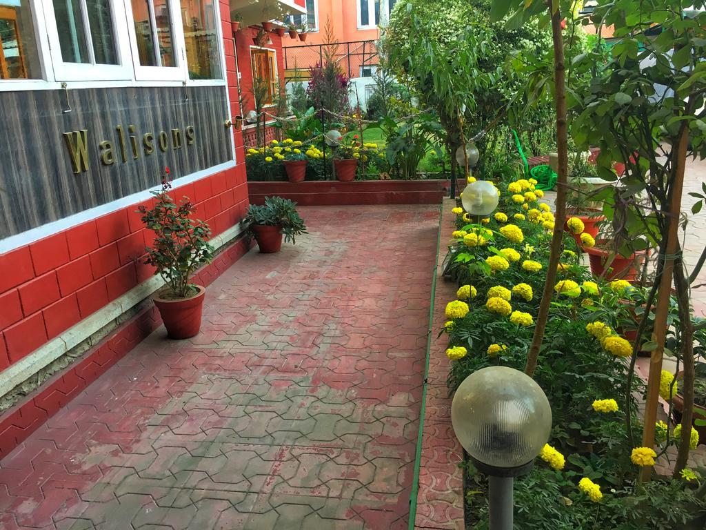 Walisons Hotel Srīnagar Exterior foto