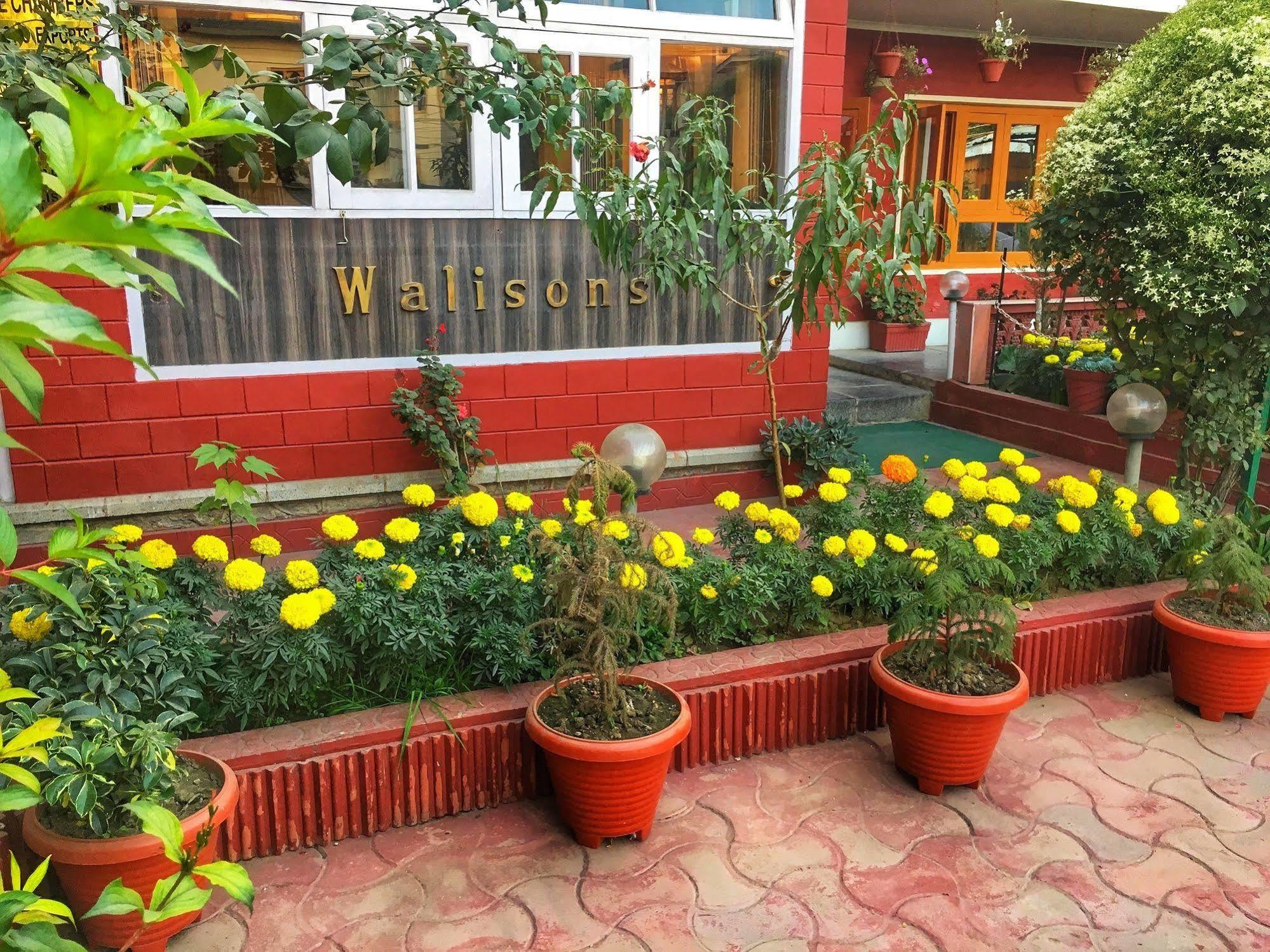 Walisons Hotel Srīnagar Exterior foto