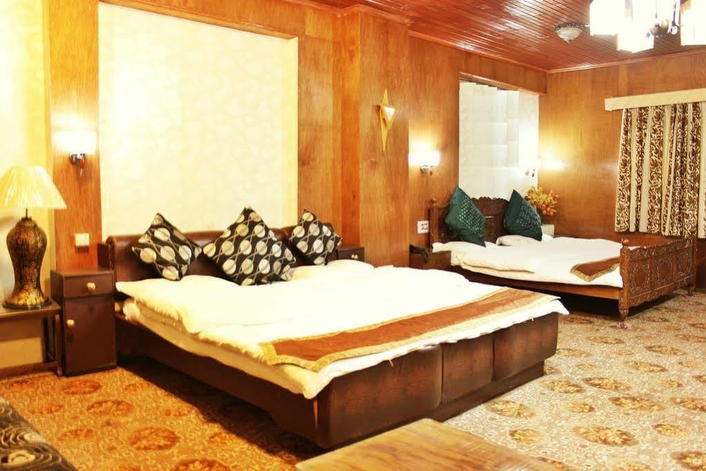 Walisons Hotel Srīnagar Exterior foto