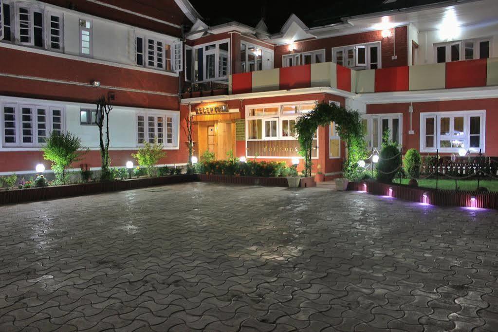 Walisons Hotel Srīnagar Exterior foto