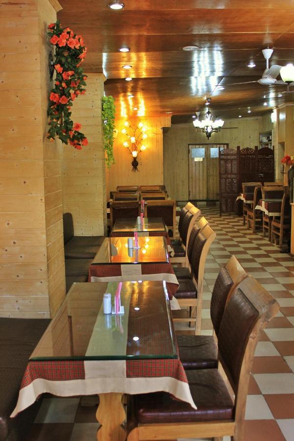 Walisons Hotel Srīnagar Exterior foto