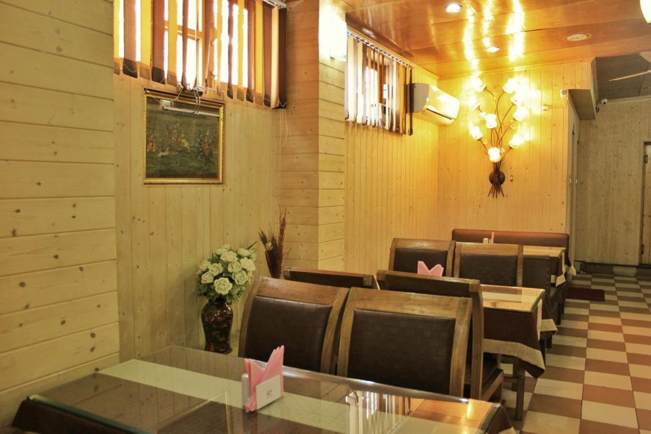 Walisons Hotel Srīnagar Exterior foto